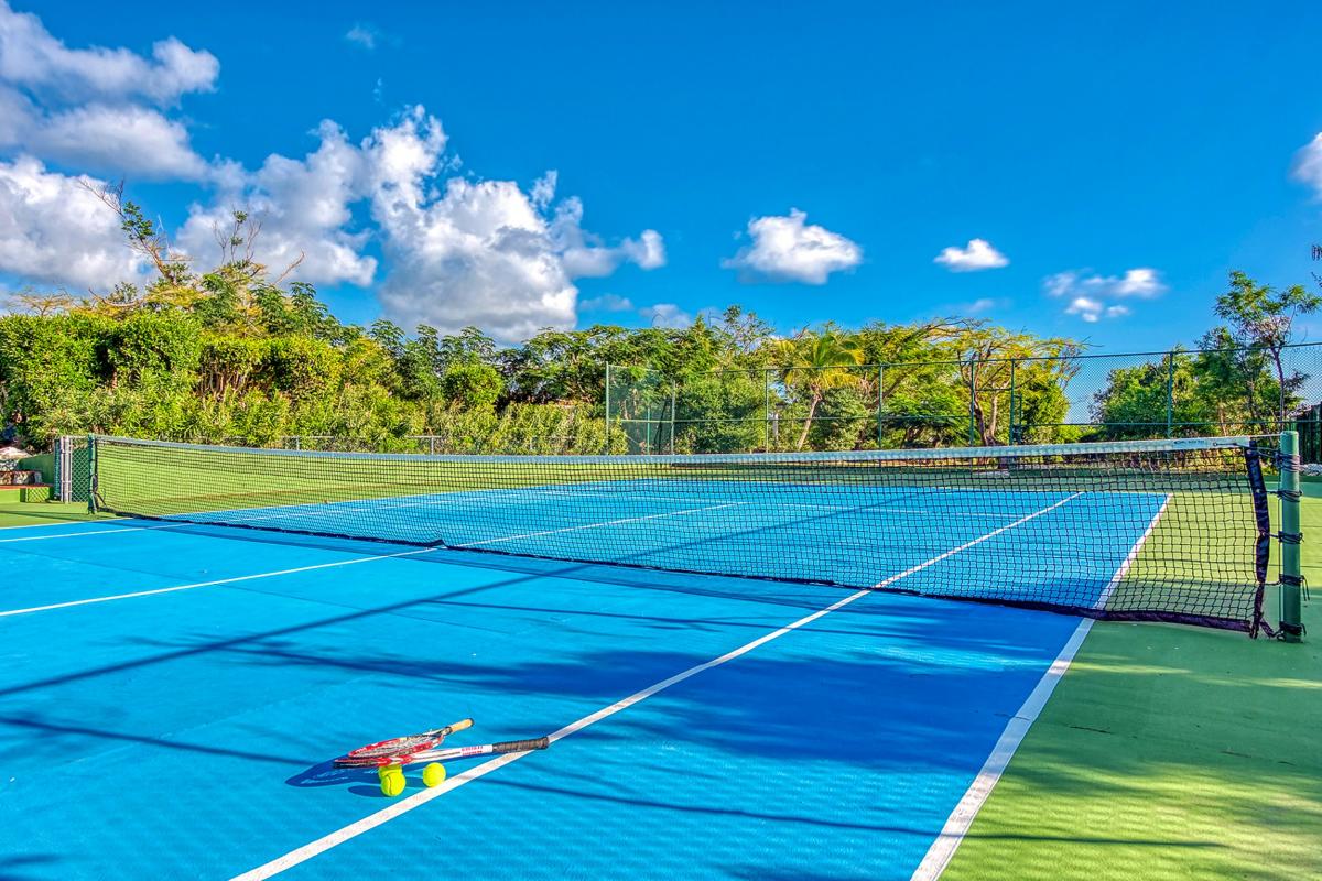 Villa rental Terres Basses St Martin - Tennis court